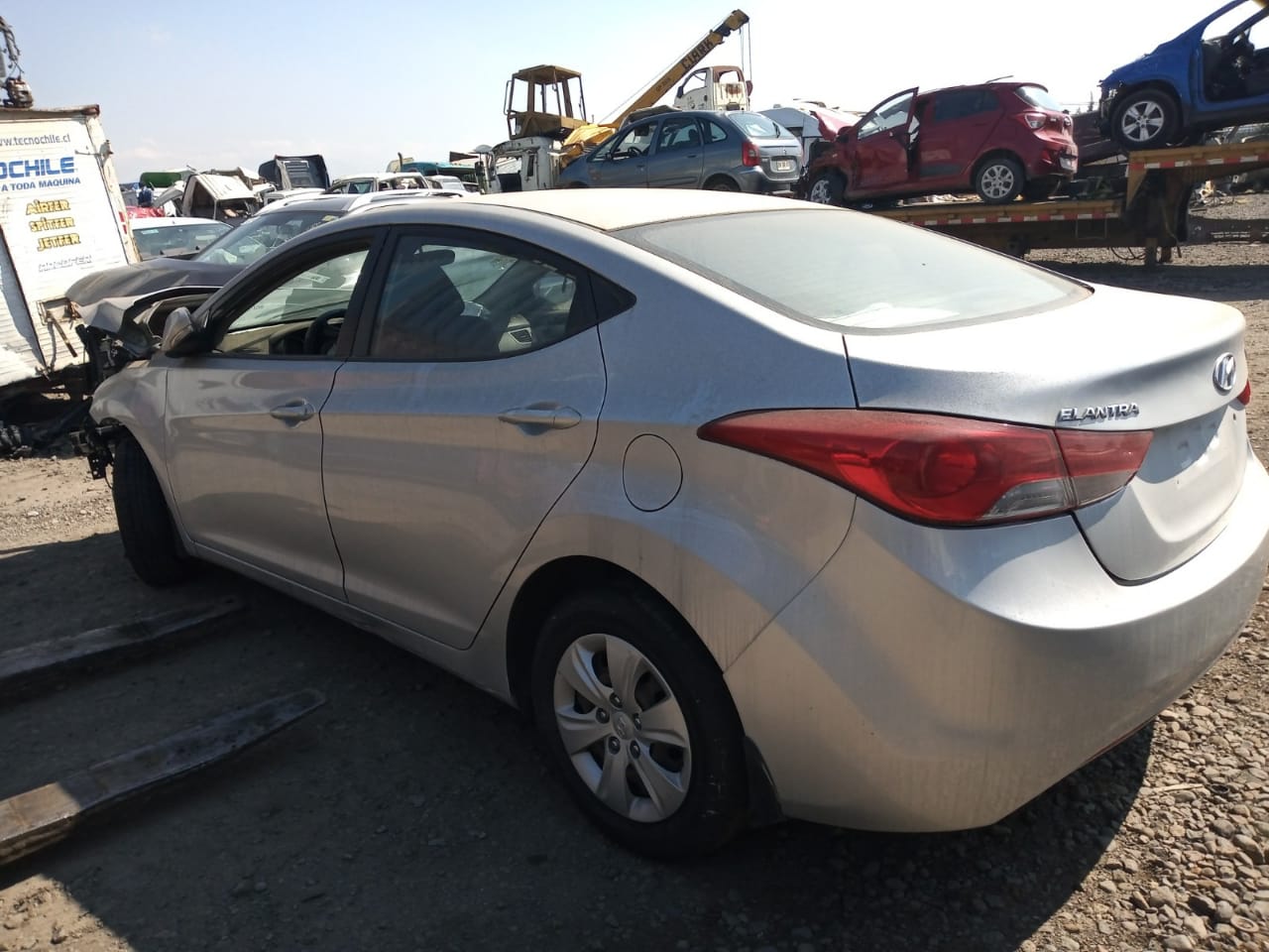  Hyundai ELANTRA 2012    EN DESARME